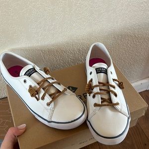 Women’s slightly used Sperry Seacoast slip on casual shoes. No tie laces.